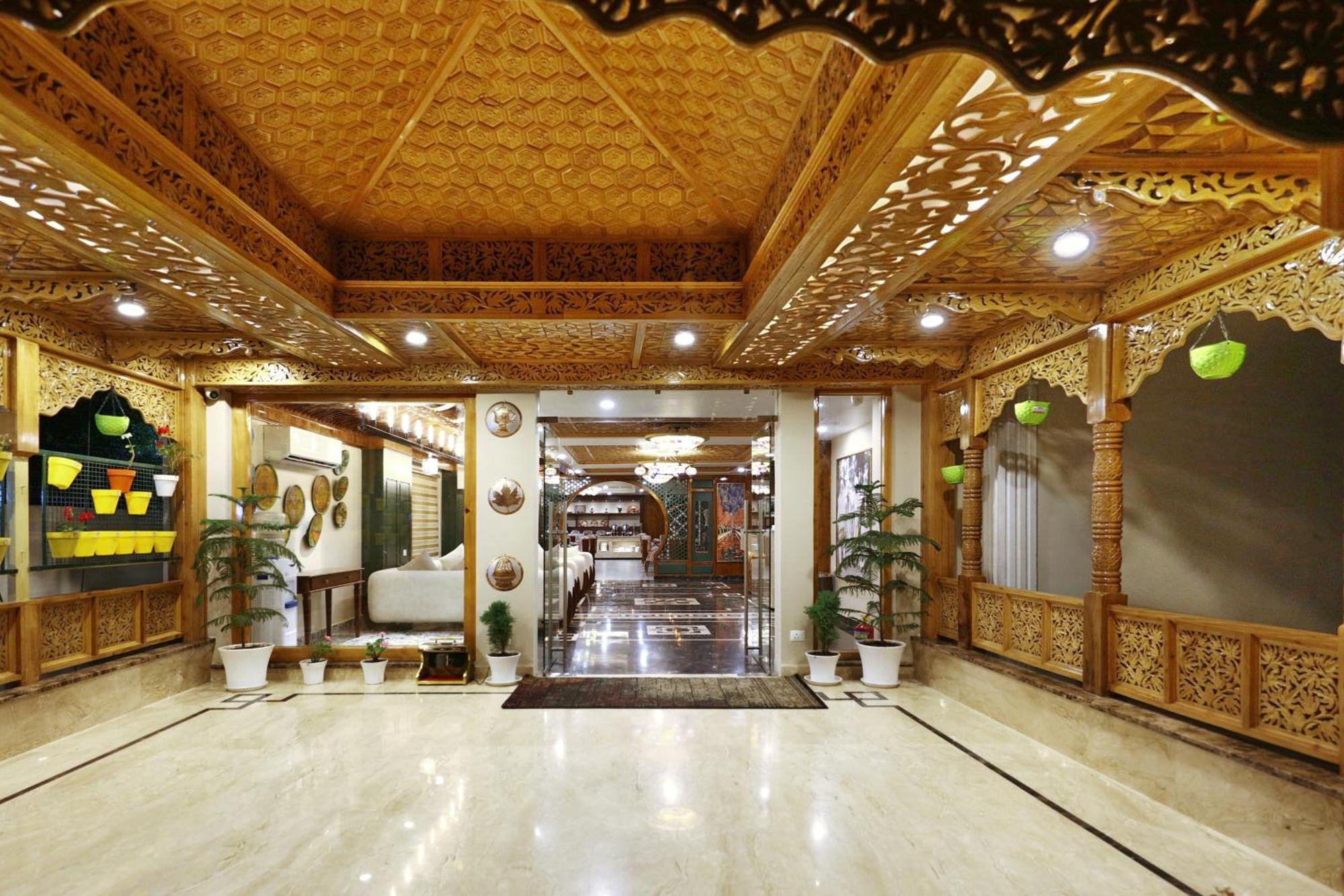 Hotel Blanco Srīnagar Buitenkant foto