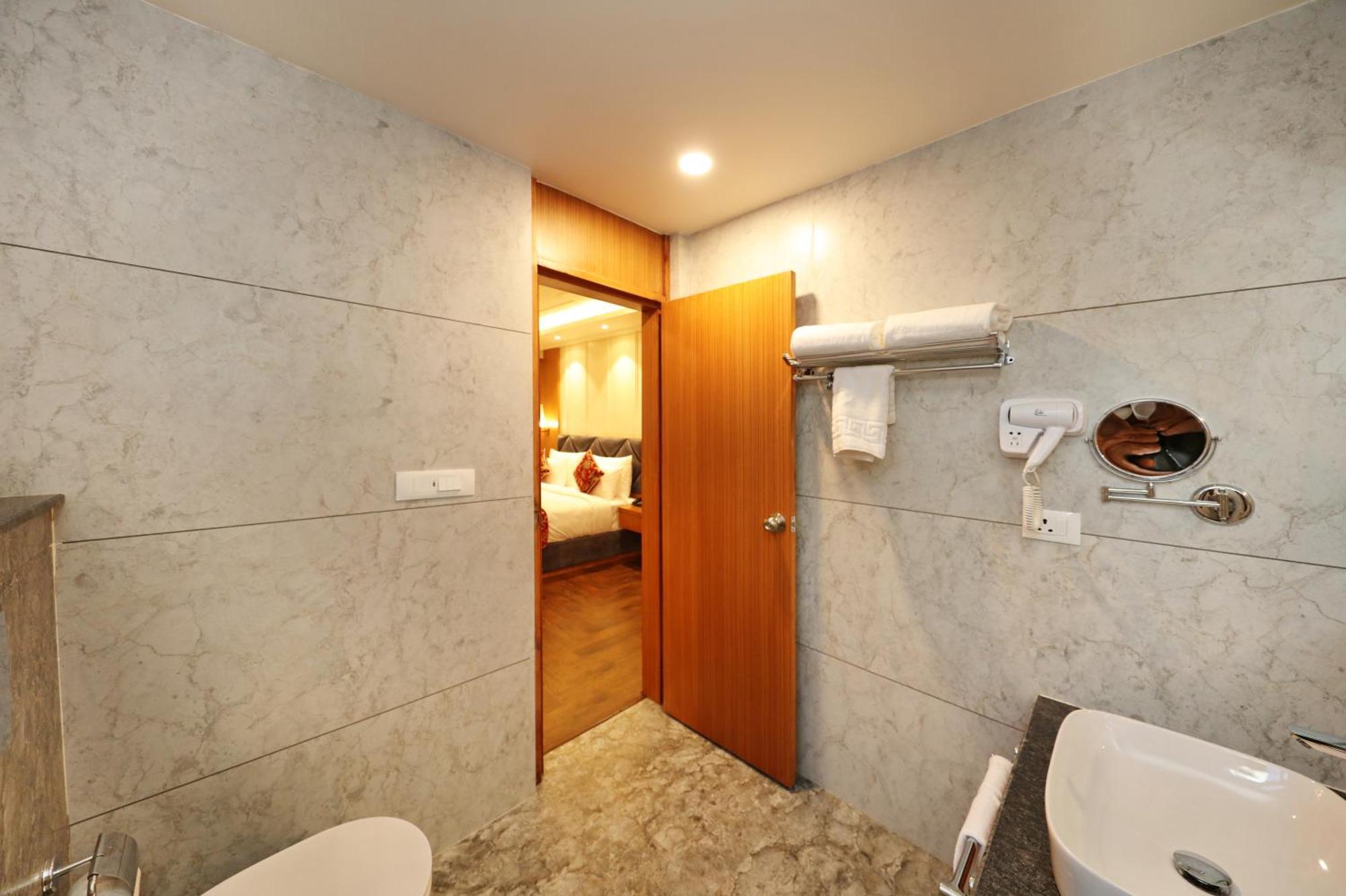 Hotel Blanco Srīnagar Buitenkant foto