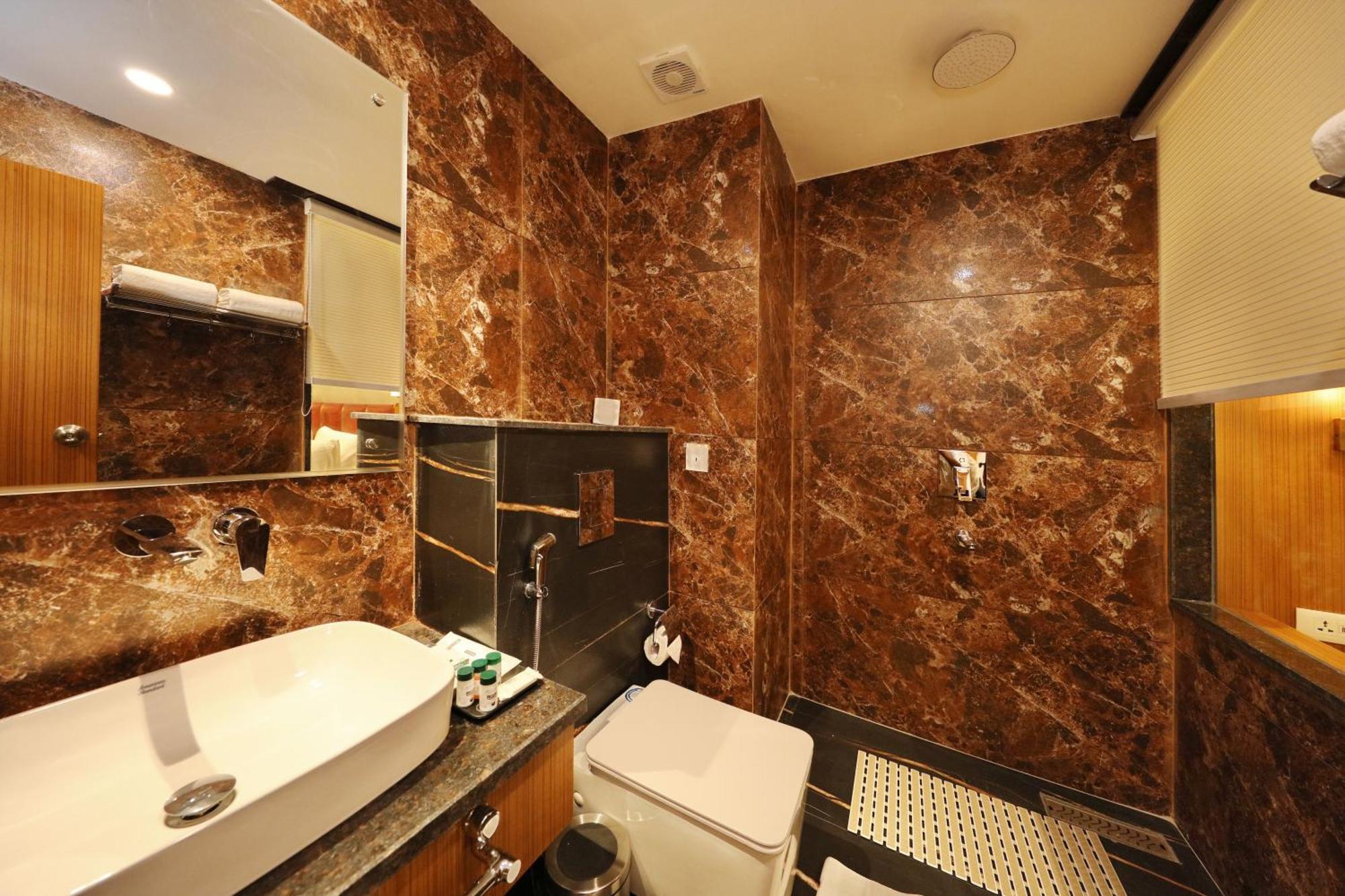 Hotel Blanco Srīnagar Buitenkant foto